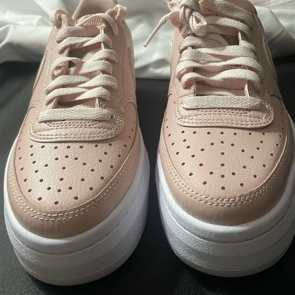 Women’s Nike Hurry Before Christmas - Picture 3 of 9